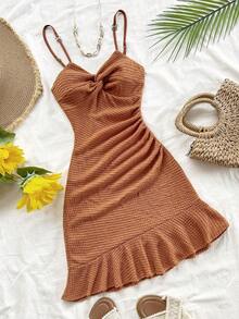 Vestido mini ajustado con cintura ceñida, bajo con volantes y giro asimétrico en el pecho, tejido en rojo, adecuado para vacaciones, citas, té de la tarde, vacaciones, festivales de música, estilo bohemio - Caqui - Ver 1