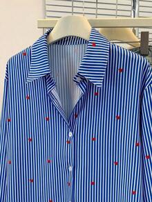 Blusa de mujer con cuello polo, estampado de corazones y rayas - Camisa casual de manga larga con botones, adecuada para uso diario en primavera, verano y otoño - rayas azul oscuro - Ver 4