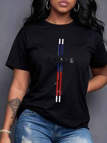 PARIS In Capital Letters With Vertical Stripes That Evoke The French Flag Blue, White And Red, A Tribute To Parisian Fashion, Perfect For A Casual Urban Look And Travel. Women's T-Shirt 220g, Comfortable, Breathable, Everyday Wear, Maija Women's Curvy. - 黑色 - 查看 7