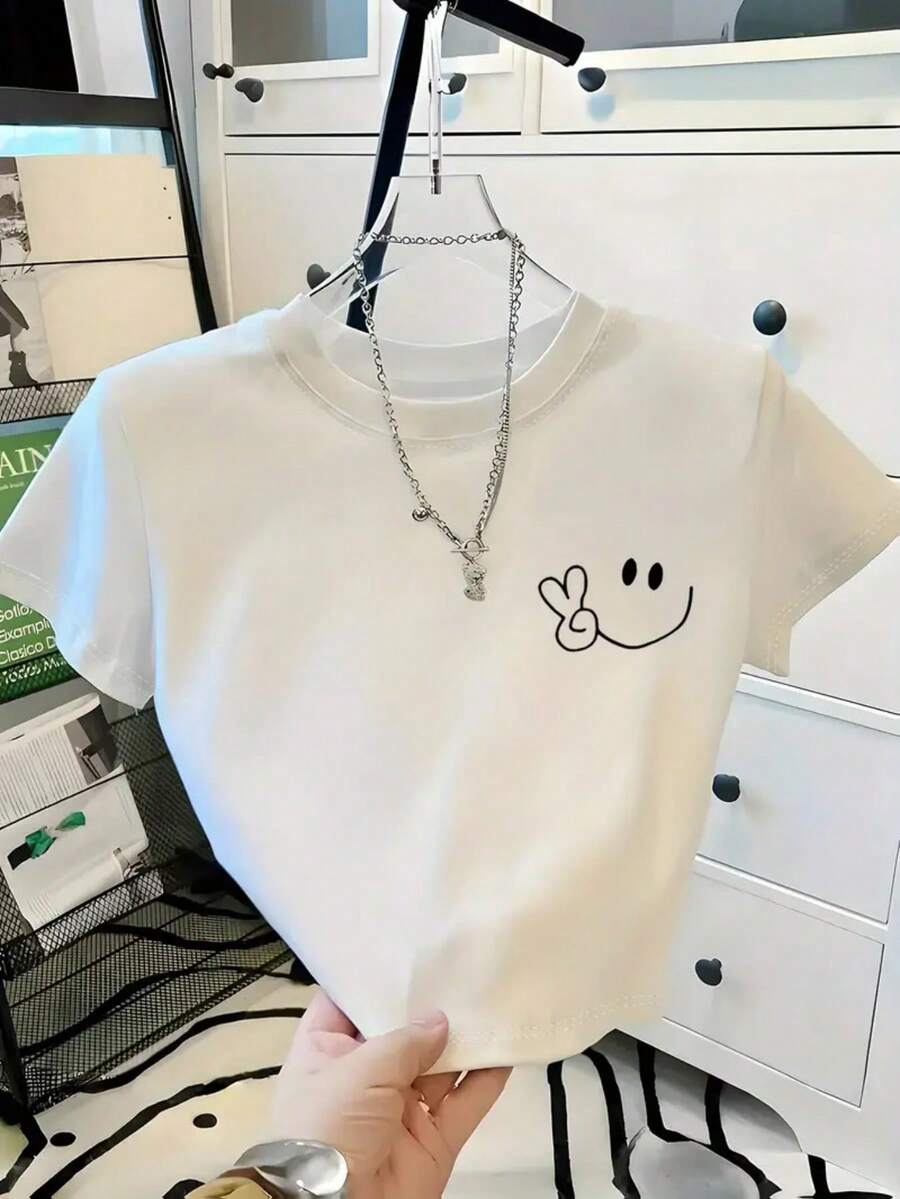 Camiseta Corta para Mujer con Estampado de Cara Alegre y Corazón Estilo Y2K | Camiseta blanca ligera y transpirable con diseño alegre y de corazón, de manga corta, ideal para atuendos en capas, ajuste cómodo para todas las estaciones, estilo casual Y2K, lavable a máquina, estilo urbano vintage, unisex, de algodón, holgada, de manga corta y cuello redondo. - Blanco - Ver 1