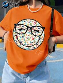 Esta camiseta está hecha 100% de tela, pesa 6.35 onzas y presenta un diseño estampado de gafas y una cara sonriente. Es un producto de la marca Orca, que encarna el estilo Y2K, y es perfecta para salidas casuales de verano, actividades al aire libre y vacaciones. - Albaricoque - Ver 10
