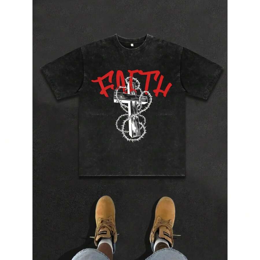 Camiseta Gráfica Vintage Lavada para Hombre con Diseño de Fe Cristiana - Corte Holgado y Relajado, Lavada al Agua con Estampado de Cruz y Baph Desgastado, Suave y Transpirable, Manga Corta, Cuello Redondo, Ropa Casual de Verano para Iglesia, con Letras Rojas, Atuendo Informal para Hombres, Ropa para Exteriores - Negro - Ver 1
