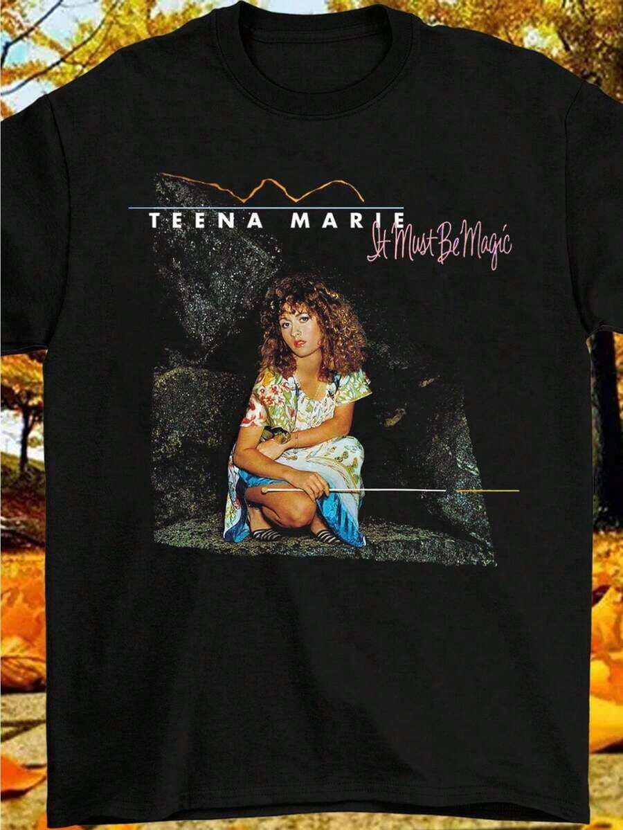 1 Vintage T-Shirt Featuring Teena Marie's "It Must Be Magic" Album Cover - 80s R&B Music Merchandise With Teena Marie Portrait And Song Titles, Retro Soft Texture Print T-Shirt, Unisex Short Sleeve Crew Neck T-Shirt For Men And Women, Comfortable Casual Wear For Adult Fans, 180g 100% Cotton, Designs Are Printed. Unisex. - 黑色 6 - 查看 1