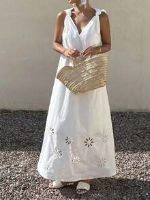 Vestido de mujer con escote profundo en V, hombros ahuecados y nudo floral, adecuado para vacaciones en la playa con estilo bohemio - Blanco - Ver 4
