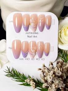 10 Móng giả thủ công hình hạnh nhân, họa tiết hoa ba cánh màu tím chuyển sắc. Móng nền màu nude, được vẽ tay theo kiểu Pháp với hiệu ứng chuyển sắc tím và màu tím. - Nhiều màu - Xem 10