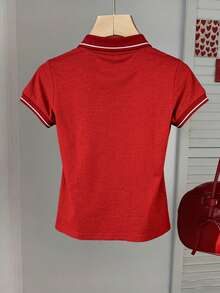 Women's Short-Sleeved Polo Shirt With A V-Neck And Contrasting Stripe Details, Available In Regular And Cropped Fits, Ideal For Everyday Wear, Casual Looks, And Sporty Outfits - 紅色 - 查看 2