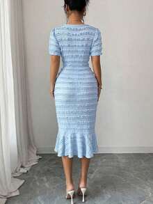 Vestido elegante de mujer de tela jacquard con cuello redondo, mangas abullonadas y volante en el bajo, de silueta ceñida y longitud media.Adecuado para diversos ocasiones como uso diario, cócteles y estilo callejero.Verano - Celeste 2 - Ver 2