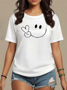 Big Smile With Peace Sign That Conveys Joy, Optimism And Good Energy, Perfect For Casual Days. Women's T-Shirt, 100% Soft And Comfortable Cotton For Everyday Wear, Maija Curvy Women. - 白色 - 查看 9