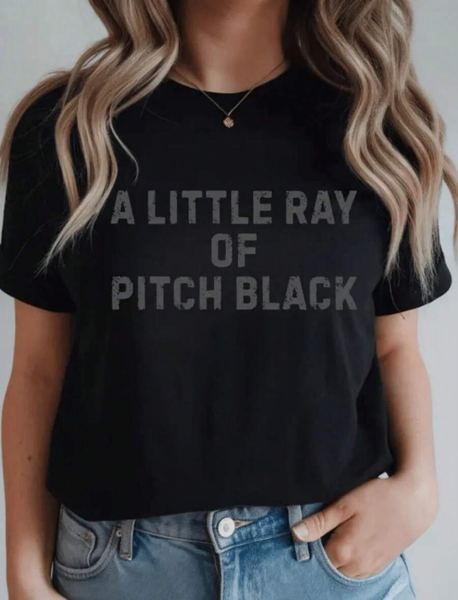 1 "A Little Ray Of Absolute Black" T-Shirt, Sarcastic Gothic T-Shirt, Funny Gift For A Friend, Dark Humor T-Shirt, Gothic Gift T-Shirt, Funny And Gloomy Gift, 180g 100% Cotton. - 黑色 9 - 查看 1