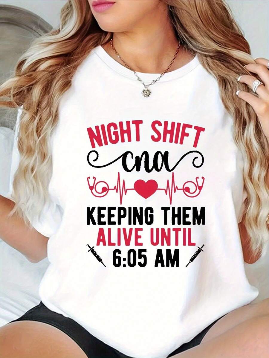 Camiseta Gráfica de Enfermera Nocturna para Mujer - Camiseta Casual Negra de Manga Corta con el Eslogan "Manteniéndolos Vivos Hasta las 6:30 AM", Diseño de Latidos del Corazón y Jeringa, Tejido Elástico Ligero, Corte Holgado para Primavera/Verano, Tallas S-3XL, Camiseta de Enfermera, Ropa para Trabajadores de la Salud, Camiseta Transpirable de Verano, Ropa Médica Divertida, Ropa para Personal Médico, Camiseta Y2k - Blanco - Ver 1