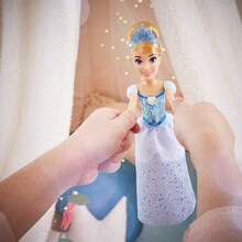Hasbro 孩之宝迪士尼公主系列闪亮灰姑娘娃娃，配有闪亮礼服和配饰——适合3岁及以上女孩和儿童的礼物 - 當 erella9048 - 查看 9