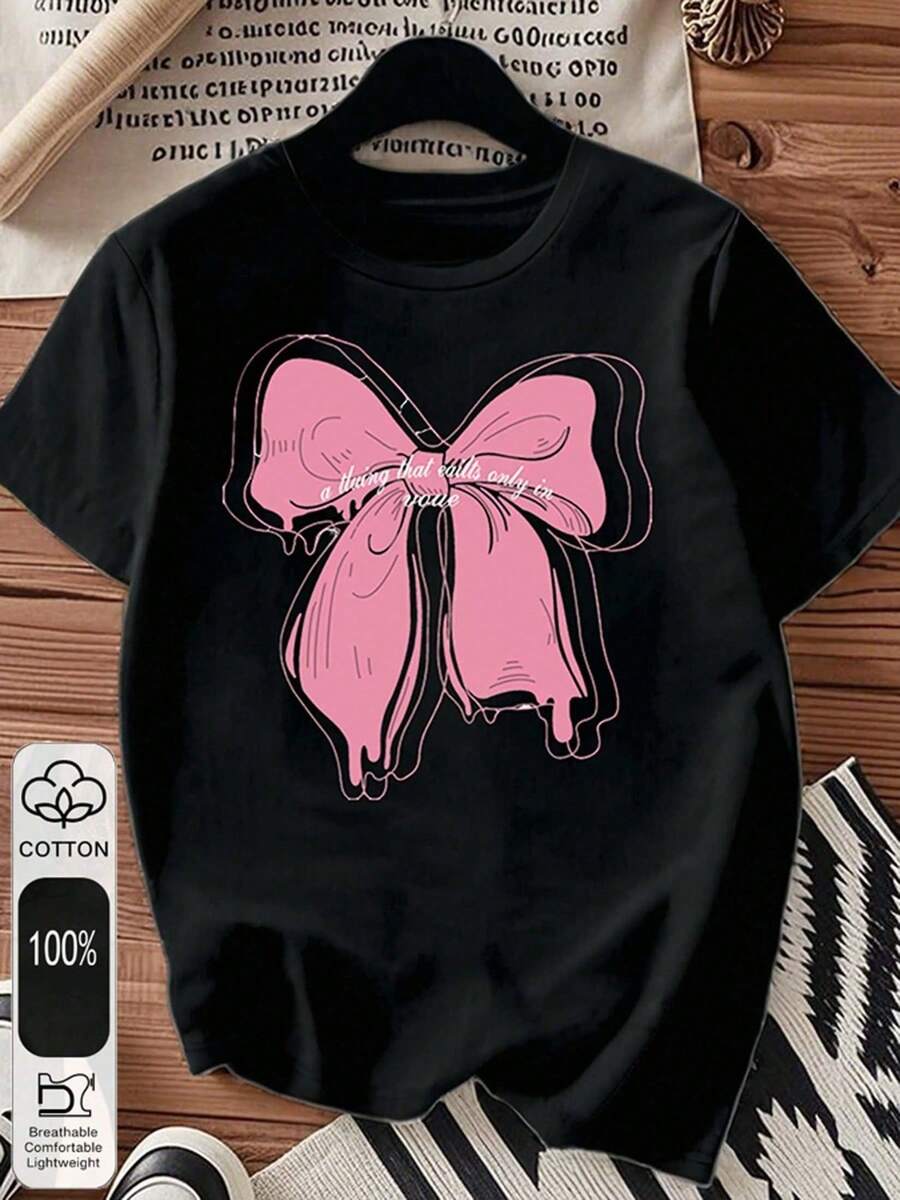 Pink Bow Design + Text - Black T-Shirt - Simple Casual Style, 100% Pure Cotton Graphic T-Shirt, Crew Neck, Short Sleeve, Soft And Comfortable, Urban Fashion T-Shirts For All Seasons, Casual Wear | Y2k Crew Neck T-Shirt - 黑色 - 查看 1