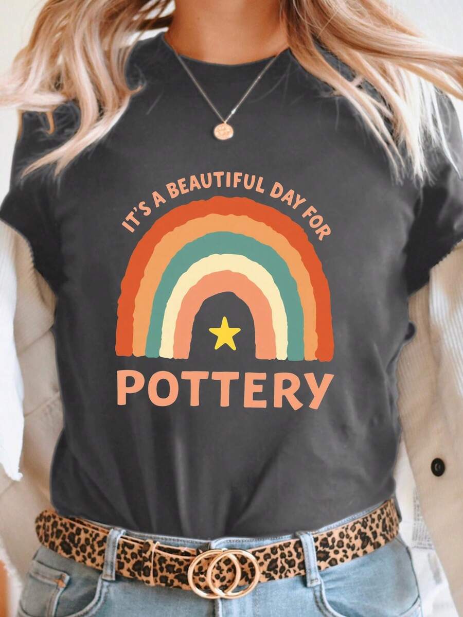 Camiseta de Mujer con Estampado "Es un Día Hermoso para la Cerámica" - Top Casual de Manga Corta y Cuello Redondo Ideal para Verano y Primavera, Conjuntos para Clases de Cerámica, Lavable a Máquina - Gris Oscuro - Ver 1