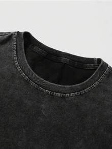 One Unisex Loose-Fitting T-Shirt With A Crew Neck And Short Sleeves, Featuring A Distressed Effect And A Y2K-Style Design. Made From 100% Cotton (220g), This Casual And Versatile Style Is Perfect For Streetwear, Everyday Wear, Camping, Concerts, And Hip-Hop, Rock, And Rap Events. It Features A Star Print And Is An Ideal Choice. - 黑色 - 查看 3