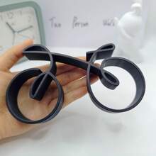 一款3D打印自行车摆件。简约风格的3D打印自行车摆件，适用于家居桌面、玄关装饰，也是送给自行车爱好者的礼物，纯手工制作。桌面摆件，迷你摆件。适合圣诞节、复活节、万圣节等节日。 - 均碼 - 查看 7