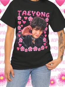 Camisa y Camiseta Casual Elegante para Mujer - 1 UnidadCamiseta con  de corazón de Taekyung del grupo de K-pop 127, camiseta retro Y2K linda de Taekyung, miembro del grupo de K-pop, recomendación de regalo zen del grupo de K-pop, regalo de cumpleaños y artículo para presentaciones.,Camisetas Casuales para Mujer: Una colección que incluye camisetas casuales, tops y camisetas ideales para el uso diario.Confeccionadas con tejidos ligeros y transpirables, estas prendas presentan una estética de inspiración vintage, lo que las convierte en una excelente opción tanto para la vida universitaria como para conjuntos cotidianos.Los diseños son encantadores y bonitos, con un corte cómodo y favorecedor.Gracias a su estilo clásico, tejidos suaves al tacto y sensación agradable para la piel, estas prendas poseen un distintivo aire de inspiración mexicana. - Negro - Ver 1