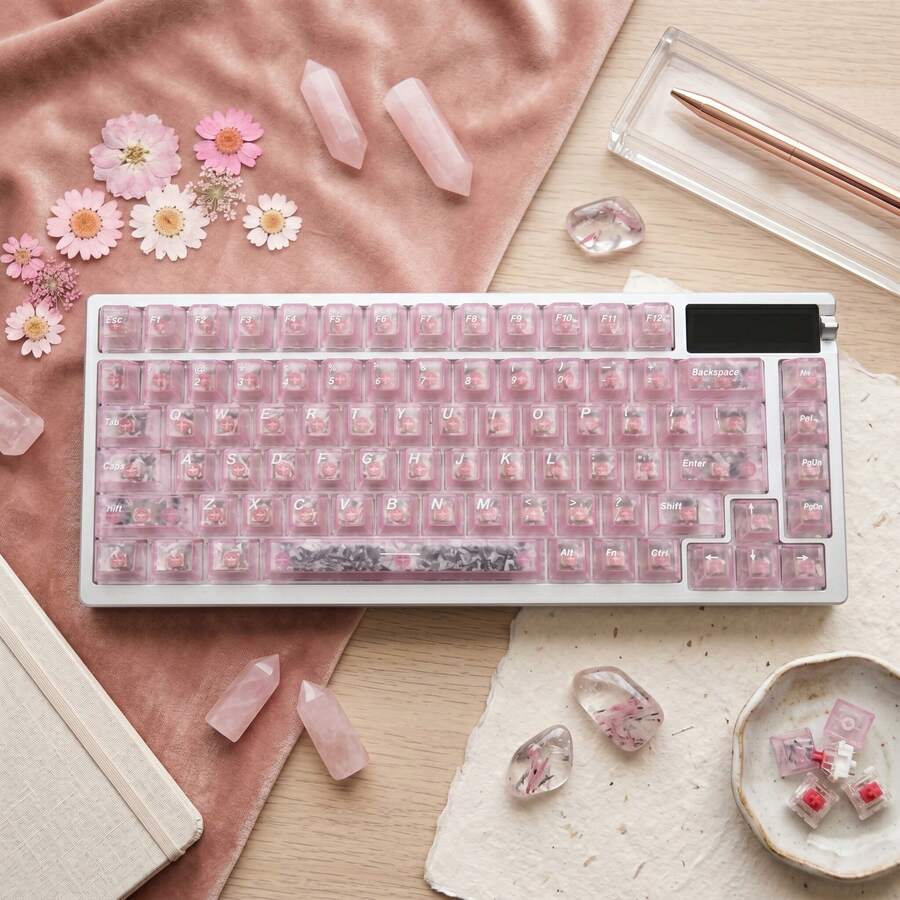 [粉色碳纖維正雕刻鍵帽]132 顆，PC 材質，Cherry 高度，碳纖維鍵帽，粉色鍵帽，高價值個性化鍵帽，支持 DIY，適用於 61/64/68/75/84/87/98/104/108 顆機械鍵盤，觸感光滑，耐磨，不褪色，適合節日禮物和桌面裝飾，打造您獨一無二的鍵盤，定制鍵帽，鍵帽，鍵帽套裝，機械鍵盤鍵帽，PBT 鍵帽，遊戲鍵帽，鍵盤配件 - 查看 1