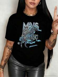 Premium. A Skeletal Rider Rides A Spectral Flaming Steed. Women's T-Shirt, 100% Cotton, Displaying Bravery And Mystery In A Bold Design With The Word 'MAIS' Boldly Printed. . - 黑色 - 查看 1
