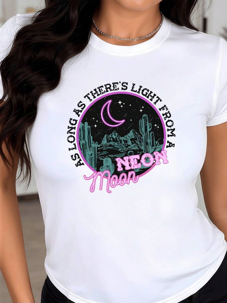 Luz de luna neón sobre un desierto lleno de cactus que transmite una sensación de calma nocturna y libertad infinita y refleja el espíritu aventurero bajo el cielo estrellado camiseta de mujer casual moderna cómoda para uso diario - Blanco - Ver 1