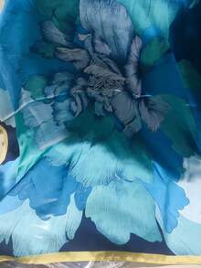 1 buah Syal Besar Wanita Bertekstur Halus Satin dengan Motif Kacang Mete, Cocok untuk Jalan-jalan, Liburan, dan Pemakaian Sehari-hari - Bunga biru besar - View 2