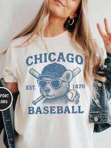 Camiseta de béisbol vintage de Chicago, camiseta de béisbol retro, sudadera Cub Bear. Regalo para Fanáticos, Diseño Gráfico Unisex, Estilo Béisbol Desgastado, Camiseta Clásica de Manga Corta de Algodón Grueso 100% Algodón, Camiseta con Estampado Gráfico, Top Casual de Manga Corta para Mujer 2026 - Blanco - Ver 1