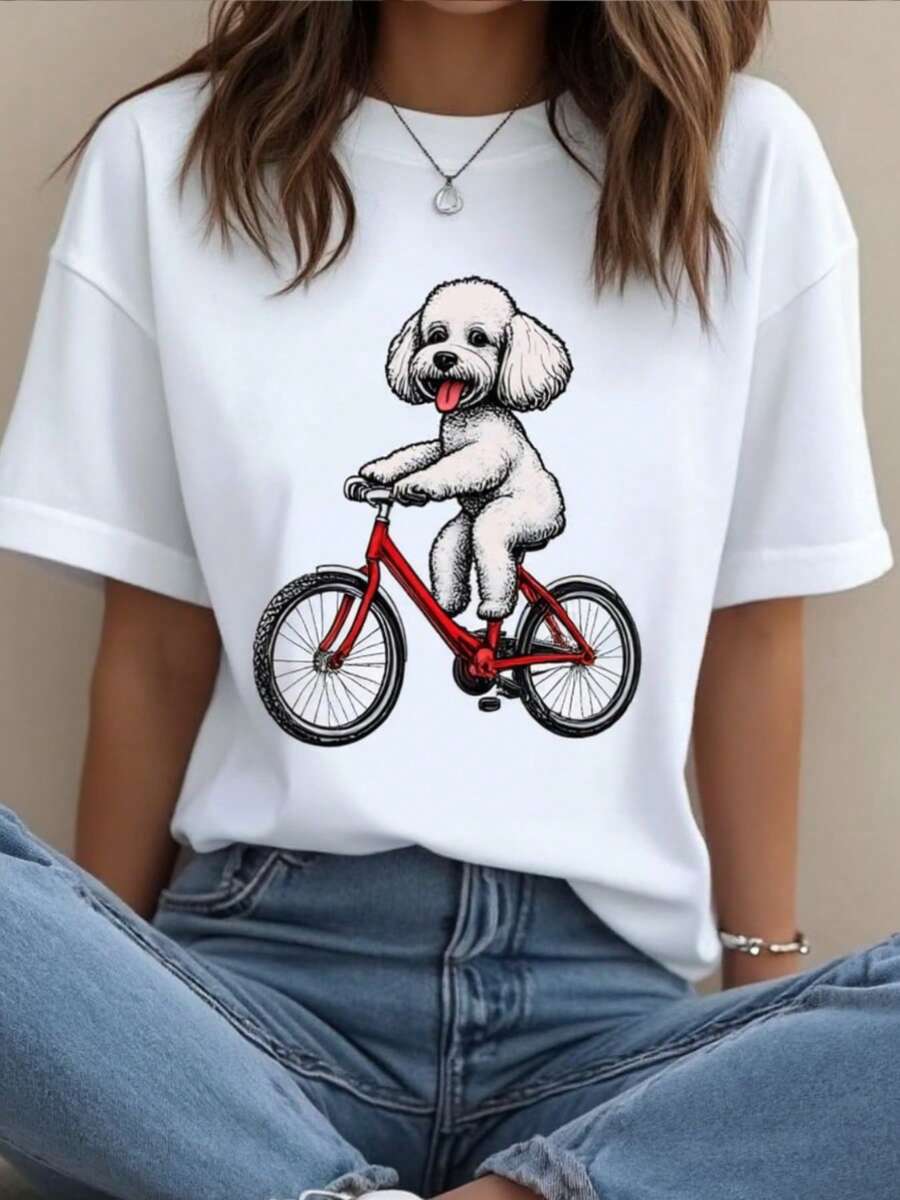 Poodle adorable en un diseño de bicicleta. Camiseta de cuello blanco de la tulación de verano de las mujeres, ligero casual de manga corta
