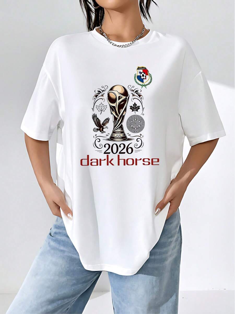 Motivational Trophy Symbol Featuring An Eagle In Flight And Leaves Representing Strength And Hope For 2026, Inspired By The Passion Of Football And The Winning Spirit. Women's T-Shirt, 100% Cotton, Casual And Comfortable For Everyday Wear And Sports Enthusiasts. - 白色 - 查看 1