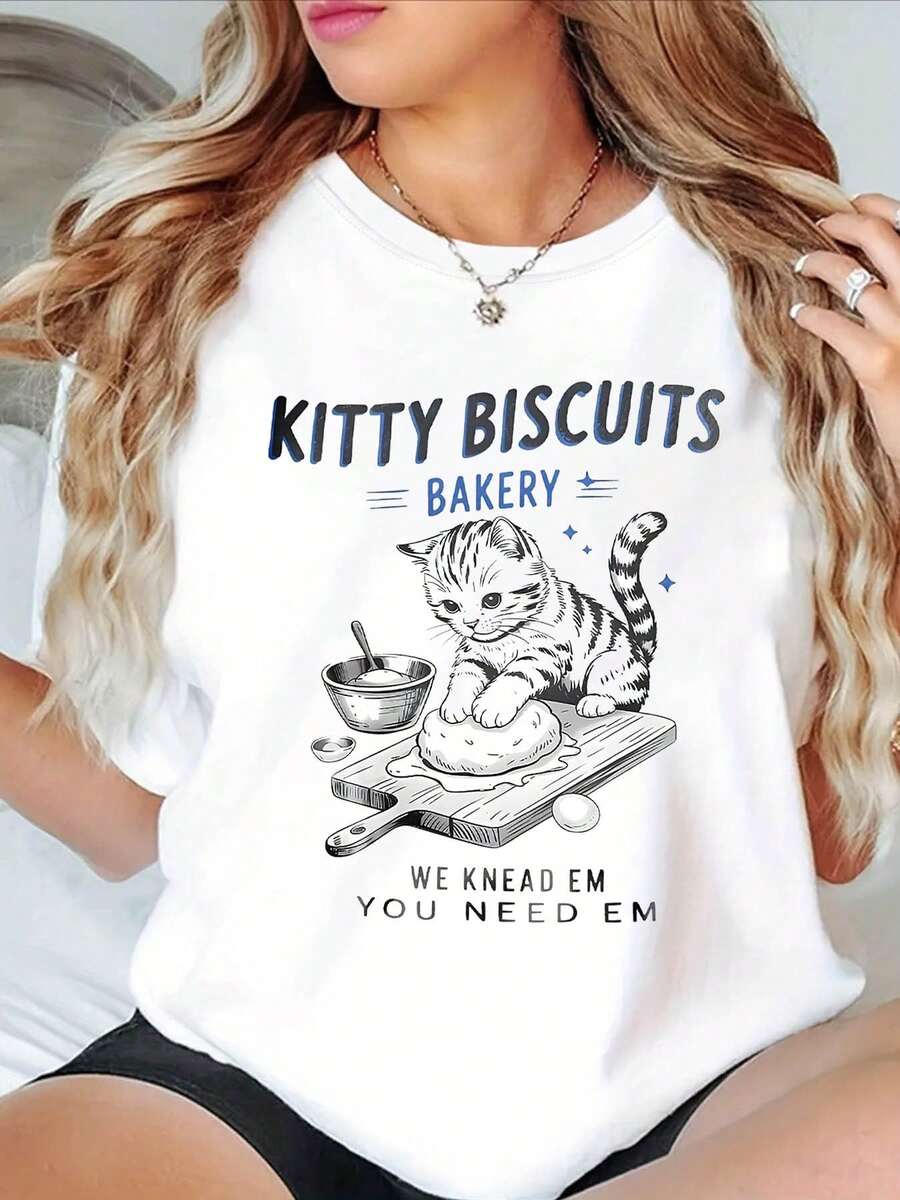 Talla Grande, Camiseta Bonita de Talla Grande para Mujer - Estampado de Gatito Amasando Masa y Lema de Panadería Kitty Biscuits, Top Casual de Manga Corta con Cuello Redondo para Panaderos, Amantes de la Repostería, Atuendos de Primavera Verano (Blanco) - Ropa Divertida - Camiseta Temática Y2k - Blanco - Ver 1