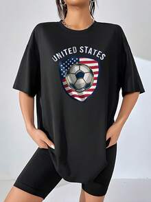 Soccer Ball On A Shield With The American Flag Symbolizing Sports Passion And National Pride. Women's 100% Cotton Comfortable Casual Short-Sleeved T-Shirt For Everyday Wear. - 黑色 - 查看 1