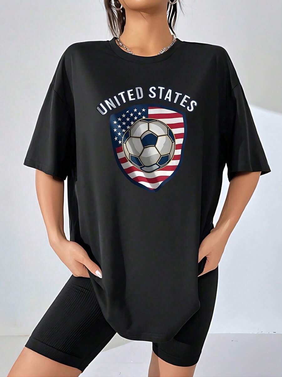 Soccer Ball On A Shield With The American Flag Symbolizing Sports Passion And National Pride. Women's 100% Cotton Comfortable Casual Short-Sleeved T-Shirt For Everyday Wear. - 黑色 - 查看 1