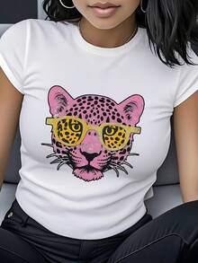 Pink Leopard Print T-Shirt And Sunglasses, Women's Short Sleeve Round Neck Clothing, Unique And Modern Urban Style, Couple Set, Best Friend Set, Casual Vacation Wear, Party And Meeting Gift, Surprise Birthday Gift, Essential For Summer Outings, Cool And Youthful Outfit, Highlights Unique Personality, Pure Cotton Printed T-Shirt For Women. - 白色 - 查看 1