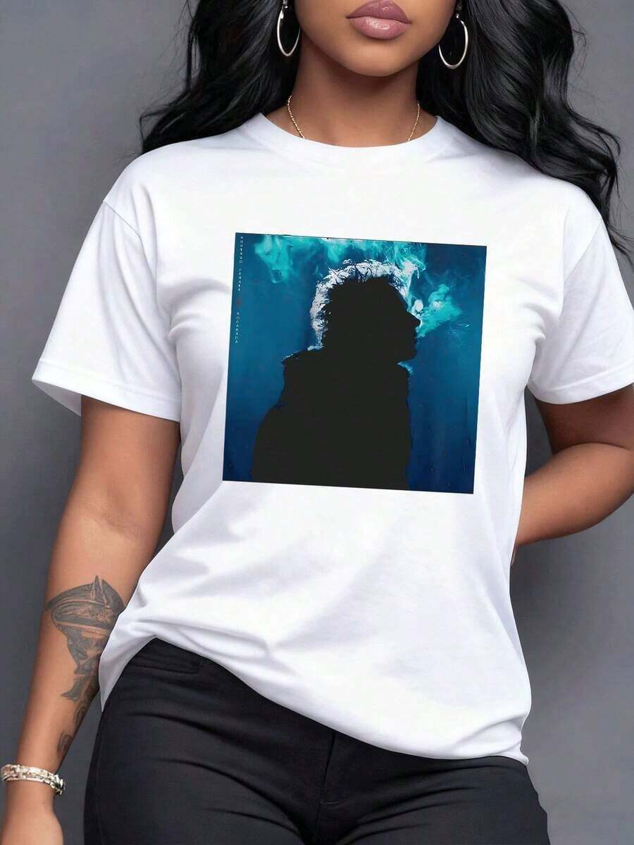 The Print Shows Two Human Silhouettes Facing Each Other Within A Blue Ocean, Evoking Thought, Inner Connection, And The Strength Of The Mind. Women's T-Shirt, 100% Soft, Comfortable, And High-Quality Cotton, For Everyday Wear, Maija Women's Curvy. - 白色 - 查看 1