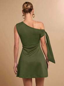 Falda asimétrica elegante de línea A con volantes en el bajo y detalle de lazo en el hombro en diseño ajustado negro para mujer - Verde militar - Ver 2