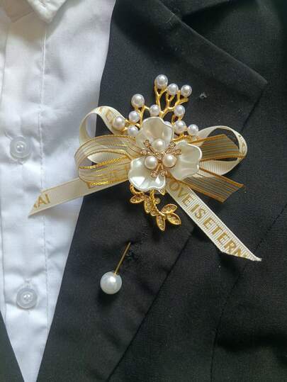 1pc Unisex Shiny Gold Zinc Alloy White Triple Flower Brooch, Wedding Groom Bride Groomsman Bridesmaid Party Formal Attire Accessory