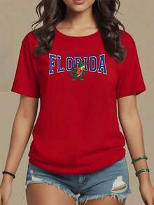 Crocodile Figure Representing Strength And University Spirit With Blue Letters Evoking Academic Pride, Women's T-Shirt 100% Cotton Casual Comfortable And Modern, Maija Curvy Woman. - 紅色 - 查看 9