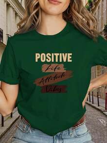 Camiseta de Estilo Y2K para Mujer con Estampado Geométrico y Logotipo, Estilo de Diseñador de Alta Calidad al por Mayor, con la Frase "Positive Lifestyle Vibe, Brown Lettering" - Corte Ajustado, Manga Corta, Camiseta Casual de Verano en Negro y Dorado, Tejido Elástico Lavable a Máquina (Antiarrugas), Nueva Colección 2026 - 100% Algodón Transpirable - Verde - Ver 12