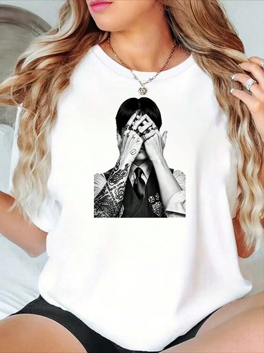 Camiseta de corte holgado para mujer - Camiseta de manga corta con cuello redondo de poliéster suave y estampado de retrato en blanco y negro, blusa casual de ajuste holgado adecuada para el guardarropa de primavera/verano. Camiseta holgada, casual y versátil. - Blanco - Ver 1
