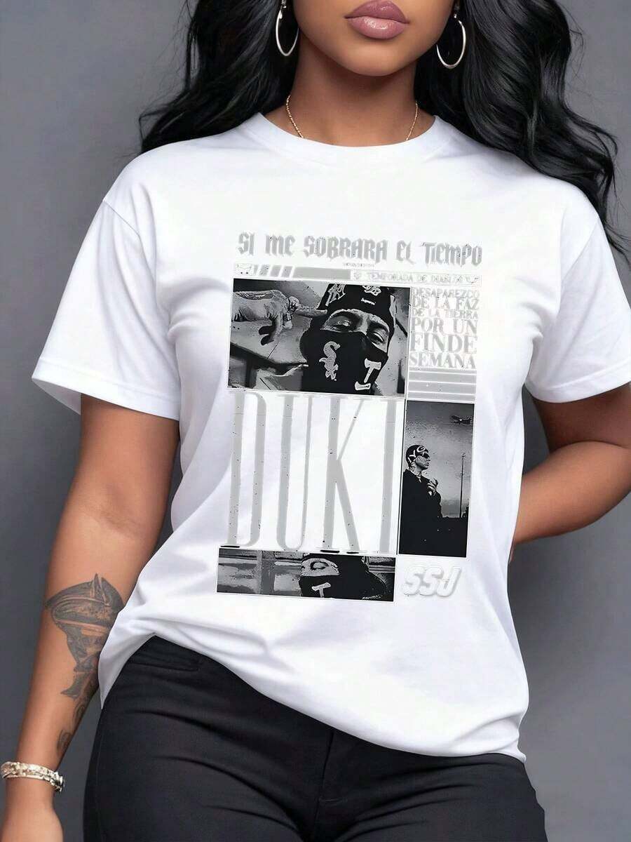 El estampado vibrante captura la esencia del artista Duki con letras como Si me sobrara el tiempo Temporada de diablos y Desaparezco de la faz de la tierra por un finde semana reflejando una vibra urbana auténtica Camiseta de mujer 220g,maija mujer curvy. - Blanco - Ver 1