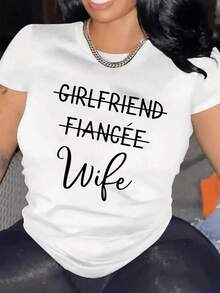 Camiseta Casual Ajustada para Mujer con Estampado "Novia, Fiancina, Esposa", Transpirable y Cómoda, Manga Corta, Cuello Redondo, Estampado de Boda, Algodón Suave, Perfecta para Uso Diario y Estilo Nupcial Urbano - Blanco - Ver 1