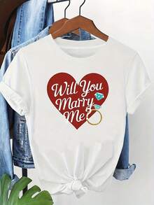 Talla Grande - Talla Grande - Camiseta de Talla Grande con la Estampado "¿Te Casarás Conmigo?" con un Tema de Propuesta de Matrimonio. Esta Camiseta Blanca de Manga Corta con Cuello Redondo es Lavable a Máquina, Tiene un Estilo Casual, un Ajuste Cómodo, un Diseño Moderno - Blanco - Ver 1