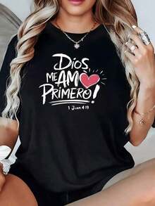 1 Pieza Moda Informal Para Hombres Y WomenLa frase del estampado expresa el amor divino y la gratitud a Dios que amó primero con un corazón rojo resaltando fe y esperanza es cada uno detalle camiseta para mujer algodón suave y cómoda para uso Diario es versátil, fácil de combinar, adecuado para el uso diario, el estilo urbano, los conjuntos de vacaciones y la ropa de fin de semana. - Negro - Ver 1