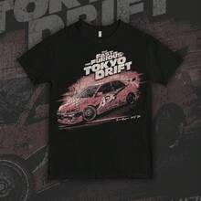 Tokyo Drift  T-Shirt, 220g, Soft Cotton, For Men And Women. Made With A Premium, Durable, And Comfortable Fabric, It Adapts To All Body Types And Is Ideal For Everyday Wear. Casual, Breathable, And Lightweight, Perfect For Layering With Autumn Outfits And For Everyday Wear, Outdoor Activities, Travel, Vacations, And Theme Parties All Year Round. - 黑色 - 查看 1