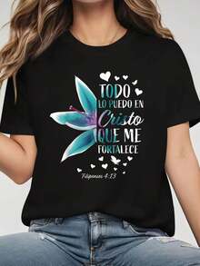 Camiseta de verano premium para mujer con el texto en español "TODO LO PUEDO EN Cristo QUE ME FORTALECE" impreso, camiseta de manga corta con cuello redondo para primavera-verano, adecuada para compras informales y como regalo de vacaciones, ideal para reuniones de amigos, estilo religioso inspirador, con elementos como flores, corazones, mariposas, etc. , combinado con versículos bíblicos. - Negro - Ver 1