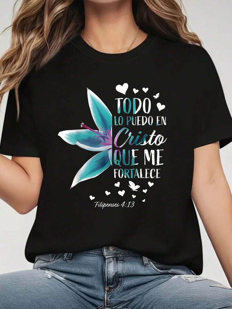 Camiseta de verano premium para mujer con el texto en español "TODO LO PUEDO EN Cristo QUE ME FORTALECE" impreso, camiseta de manga corta con cuello redondo para primavera-verano, adecuada para compras informales y como regalo de vacaciones, ideal para reuniones de amigos, estilo religioso inspirador, con elementos como flores, corazones, mariposas, etc. , combinado con versículos bíblicos. - Negro - Ver 1