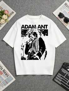 Camiseta blanca, con un llamativo diseño gráfico de "Adam Ant". Perfecto para los amantes de la moda retro y los entusiastas de la música. Ideal para uso casual o como un regalo único para alguien que aprecia el rock clásico y los estilos originales. Una camiseta de manga corta adecuada para el hogar, el uso diario, fiestas y viajes, perfecta como regalo para amigos o familiares. - Blanco - Ver 5