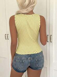 Top de punto con estampado de lunares blancos en estilo , blusa sin mangas adecuada para la playa, el trayecto y el uso casual de verano - Amarillo - Ver 11