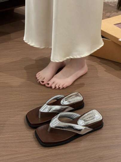 女士夏季新款银色撞色厚底方头休闲户外时尚人字拖沙滩度假凉鞋