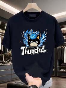 Camiseta de Algodón Grueso para Hombre - Camiseta Gráfica Azul Marino con Texto Atrevido 'THUNDED' - Camiseta Transpirable de Verano para Atuendos Casuales y Formales - Regalo Ideal para San Valentín, Día del Padre, Año Nuevo Chino - Ropa para Hombre Adulto de Corte Regular, Comodidad Diaria, Diseño con Estampado Atrevido, Tela Suave, Camiseta de Manga Corta, para Entusiastas de la Moda, Camiseta Versátil, Diseño y Construcción Duradera, Camiseta Estampada, para Amantes del Streetwear, Camiseta Y2k - Negro - Ver 10
