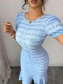 Vestido elegante de mujer de tela jacquard con cuello redondo, mangas abullonadas y volante en el bajo, de silueta ceñida y longitud media.Adecuado para diversos ocasiones como uso diario, cócteles y estilo callejero.Verano - Celeste 2 - Ver 6