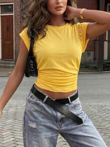 Camiseta de mujer sin mangas de cuello redondo, hecha de tela de poliéster, decorada con elegante encaje de contraste, casual de verano - Amarillo - Ver 3